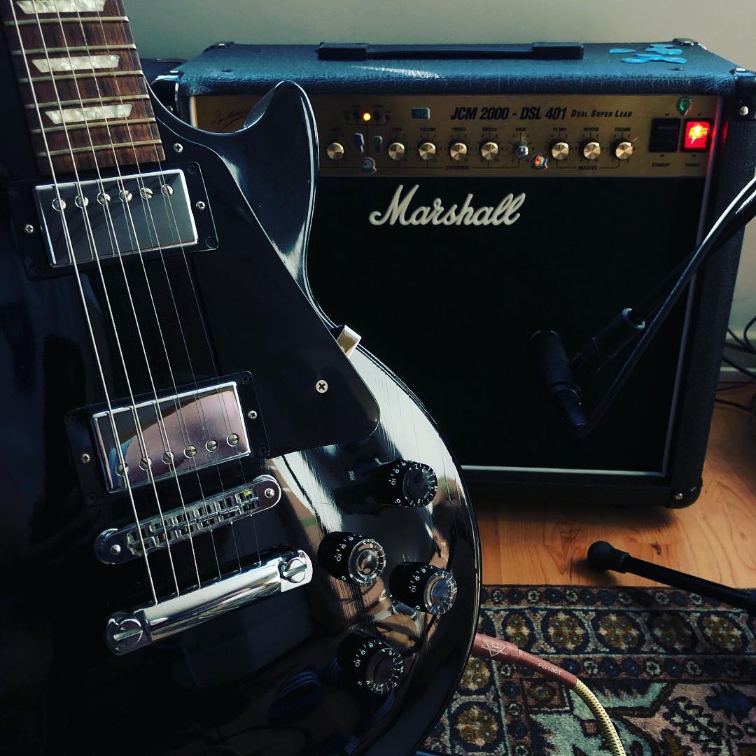 So what are you doing on a Saturday?! Work! ... and I’m very happy about it 😁🤟🤟✌️✌️✌️🎸🎸 #musicproduction #lespaul #marshall #rockandroll #librarymusic