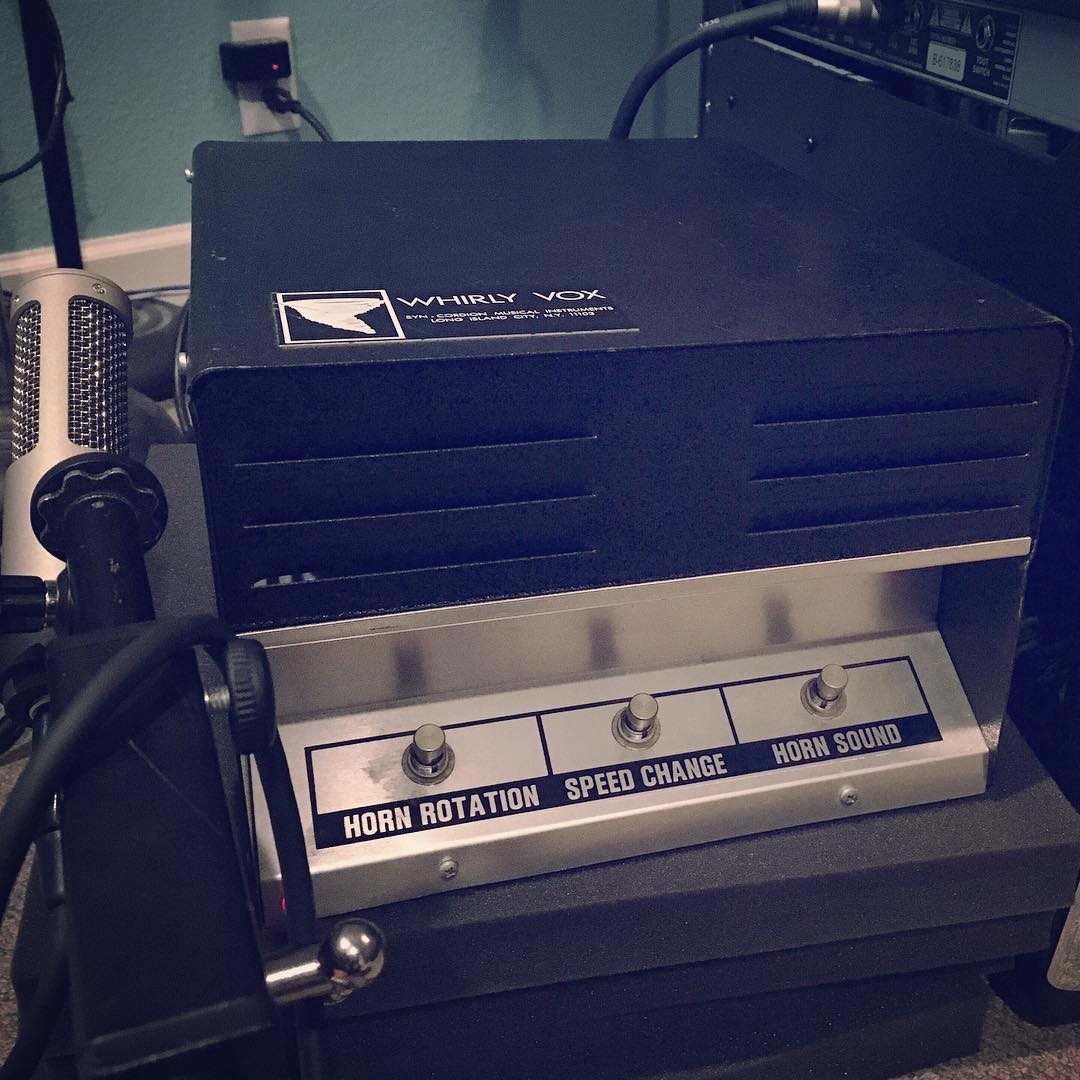 Just added a #WhirlyVox to our collection and got some pretty nice results pairing it with the #68deluxereverb! Our roto options now include the Whirly Vox, #lesliecabinet #leslie760, #leslie120, #hughesandkettner #rotosphere, #electroharmonix Lester K, and #soundtoys plug-ins. And they each have their own fantastic sound!
#dentonmusic #recordingstudio #royerr10 #royer #royermicrophones