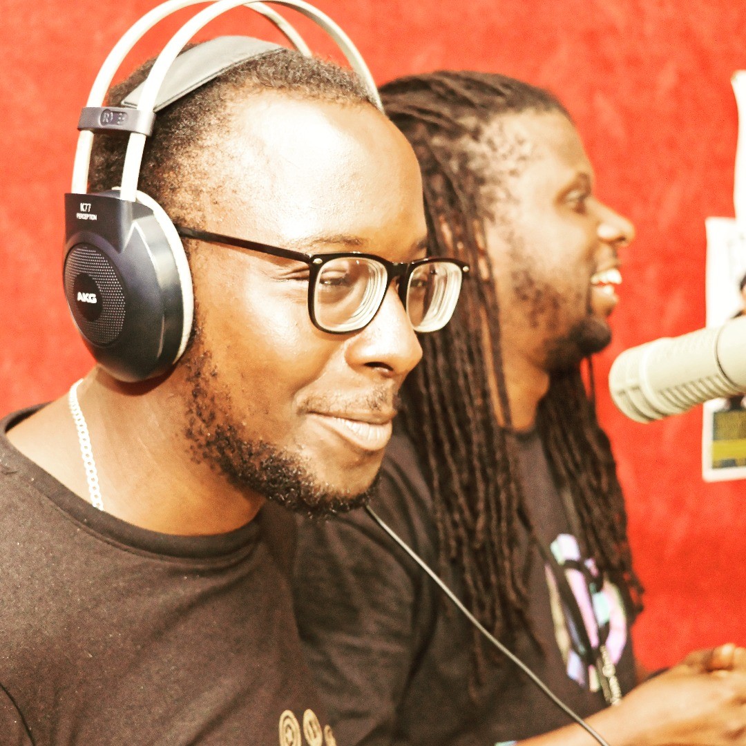 Success in the #gig #economy comes from a balance between #viability and #vitality. How do you #thrive in the gig economy? (1) Find a place that inspires your #creativity (2) Stick to a #routine that enhances your sense of order & control (3) Find your #purpose and take only #work that connects to this broader purpose .
