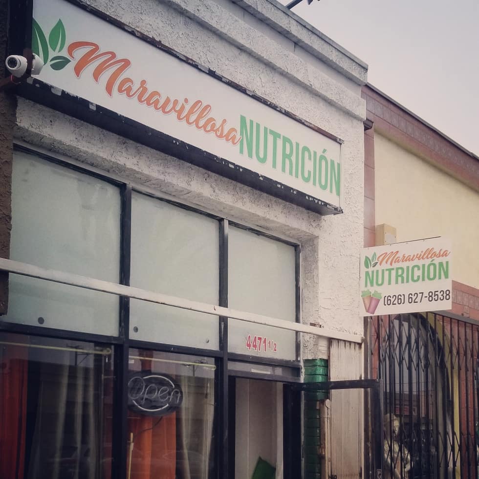 Custom signs made for "Maravillosa Nutricion" 🌱dm us for more info #customsigns #graphicdesign #custombanners #graphics #printing #decal #marketing #smallbusiness #design
