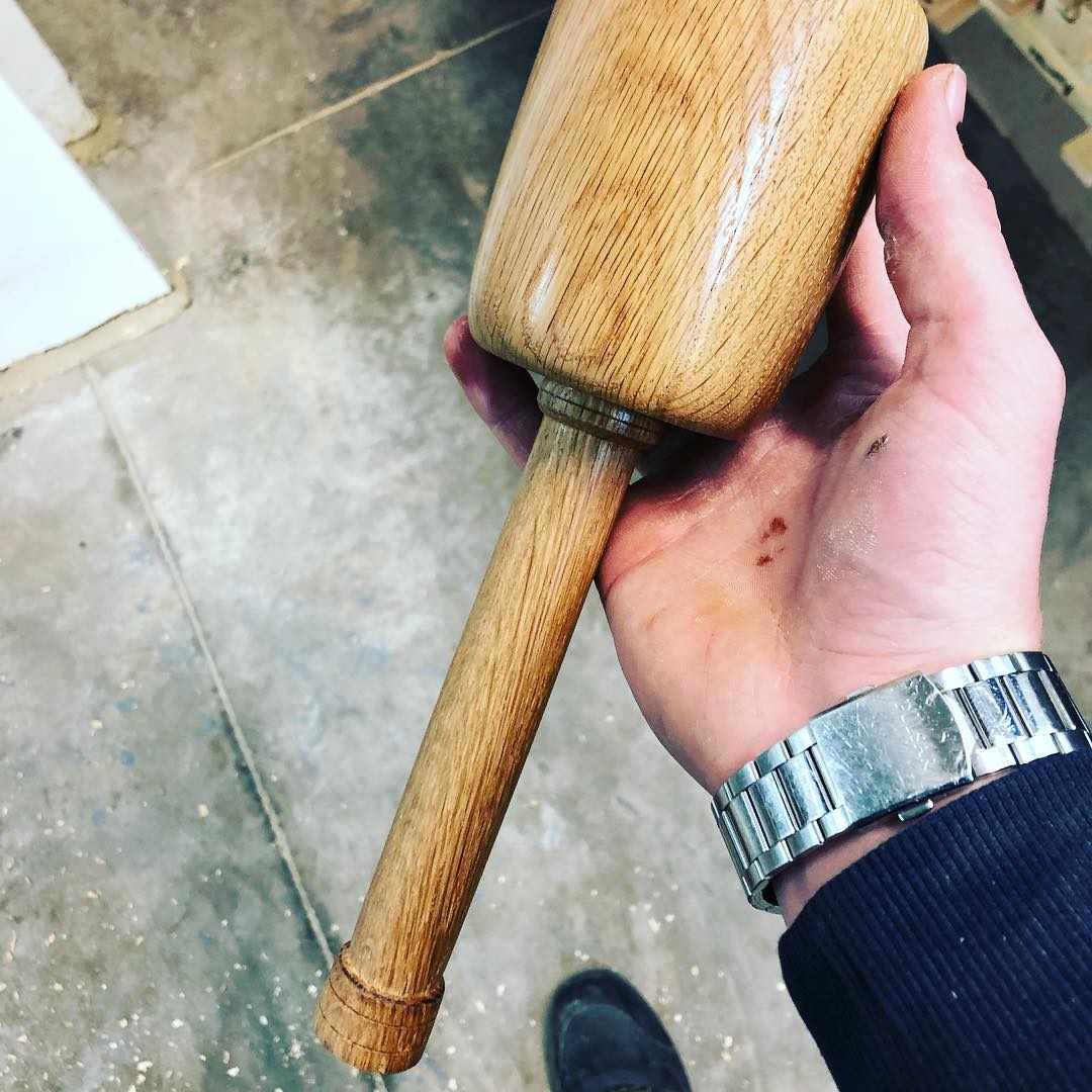 Oak carving mallet #chizels #furnituredesign #japanesehandtools #lathework #woodworking 🍁🍁