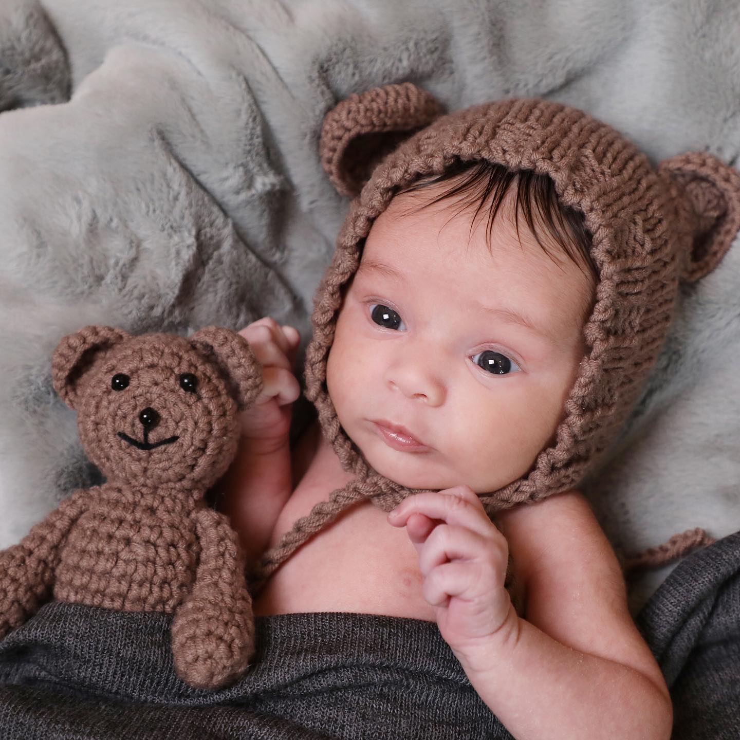 Tucked in with a baby teddy. So cute❤️
#calgarybabyphotos #yycbabyphotographer #capturingmemories #thegrowsofast #newbornphotos #yycmoms #calgarybabies