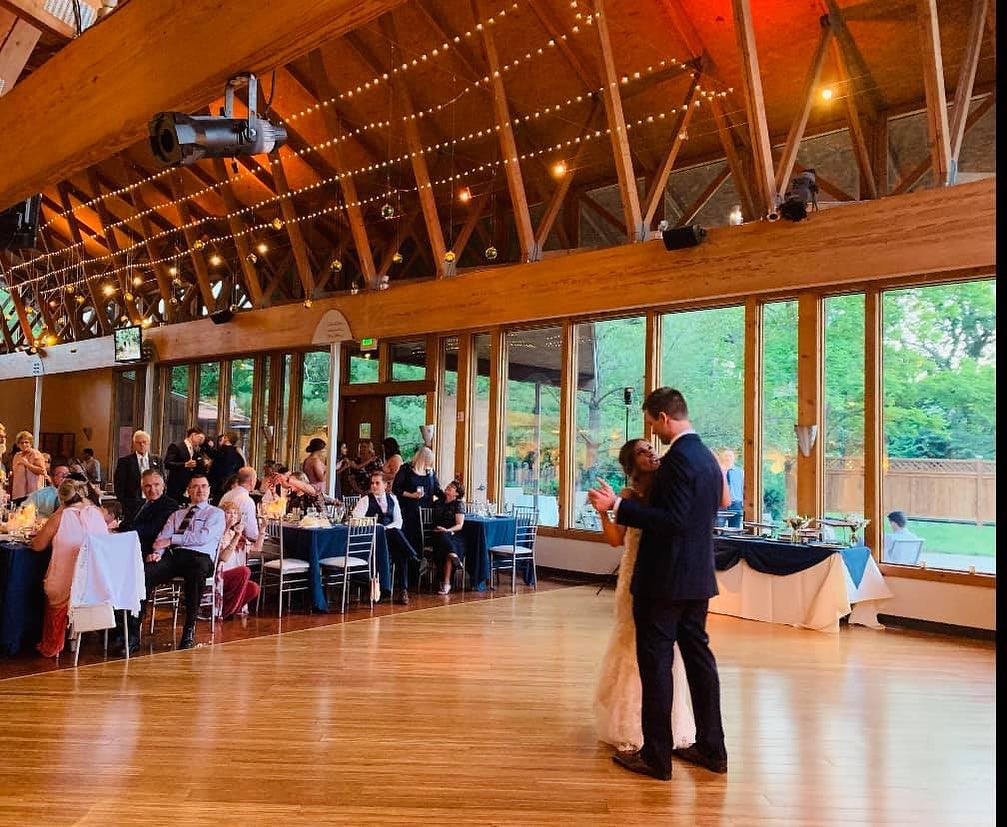 Another lovely wedding at my precious Arterra Event Gallery last night. Congrats Abby and Collin!💍🎧✨ #weddingdj #dj #wedding #djlife #party #eventdj