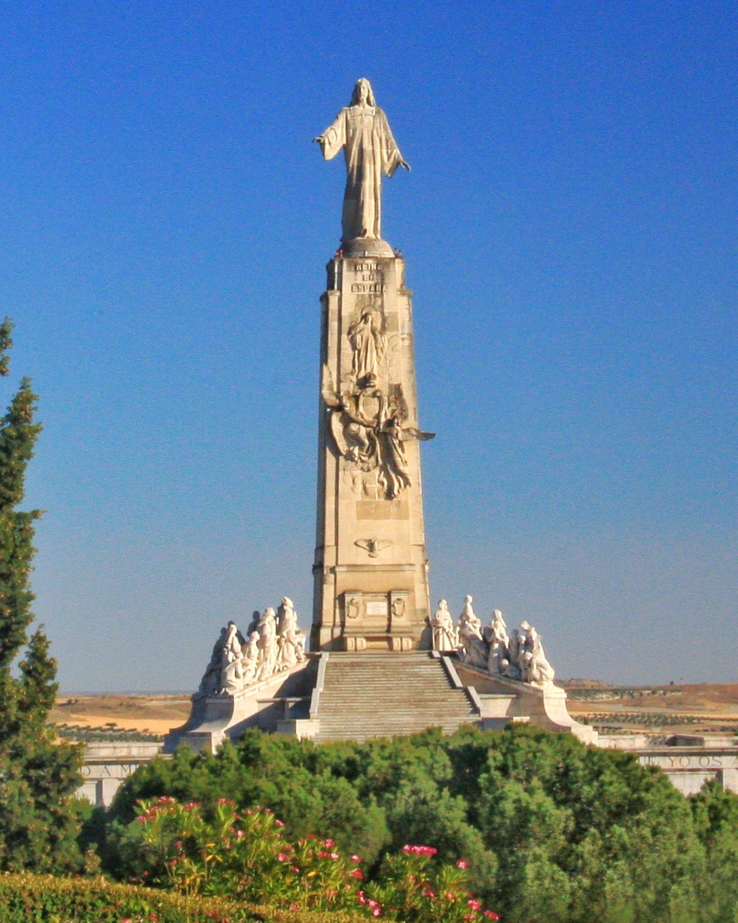 Centenario de la Consagración de España al Sagrado Corazón de Jesús 🇪🇸 “Venid a mi todos los que trabajáis y vivís agobiados, que yo os aliviaré “ #CerroDeLosAngeles #CentenarioDeConsagracion #Getafe #SagradoCorazonDeJesus #Madrid #España #Spain