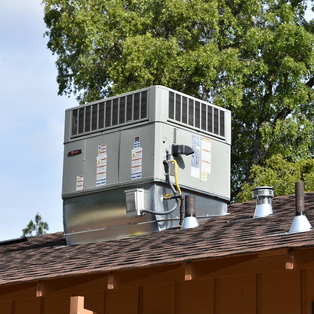 Was able to replace customers system while also getting his roof replaced. We upgraded to a curb Mount system to improve efficiency, and the overall look of the unit. Very happy customer 😁