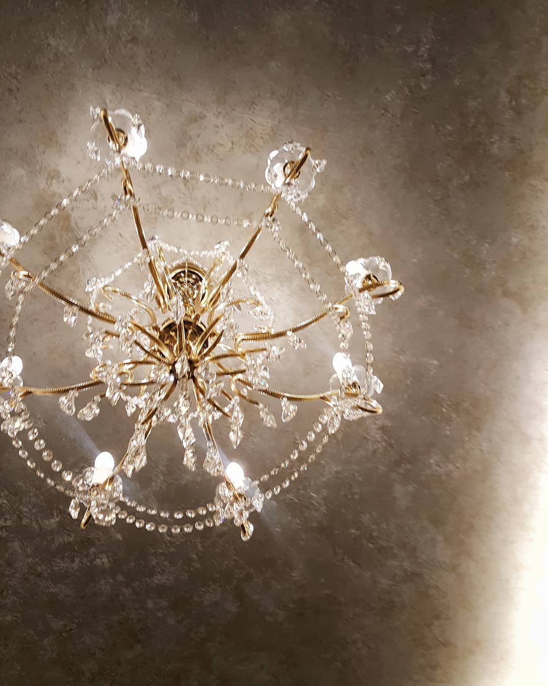 Always drawn to the quiet elegance of light. A reminder that even stillness can shine