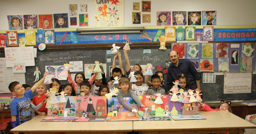 Puppetry in Practice resident author/illustrator Angelo DeCesare and students from PS 209 Margaret Mead in Brooklyn, displaying their own adaptation of "The Magic Brush" puppet show - a part of our "Celebrating China" program.
#puppetryinpractice #puppetshows #folktales #nycschools #culturalstudies #nycdoe #china #chinesculture
To learn more about this program, please visit our website: www.PuppetryInPractice.org