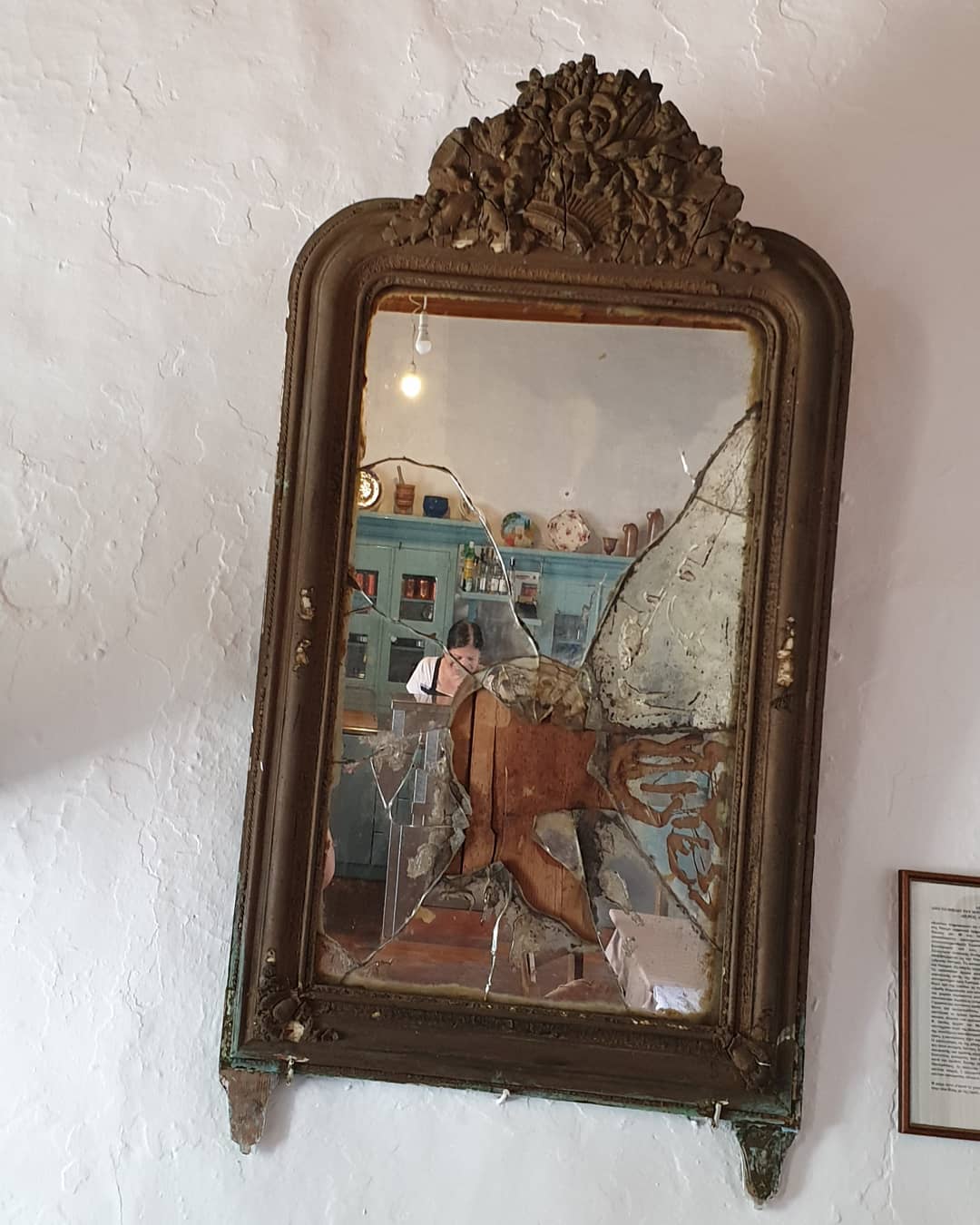 Would you like to know the story behind this mirror? Come with us to Emporios. Little village on Nisyros to find out what happened!
Czy ktos chcialby dowiedziec sie co sie stalo z tym lustrem? Zapraszam do miejscowości Emporios na wyspie Nisyros!
#greece #greekisland #kosisland #tigakitours #holidays #summer #tigaki #marmari #lambi #grecja #wyspakos #wakacje #urlop #nisyros #nissyros #emporio #emporios #mirror #excursion #wycieczka