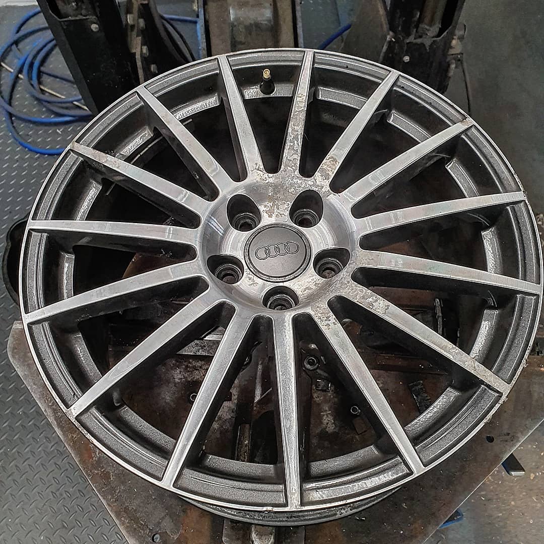 If you own a set of diamond cut alloys, it's definetly worth considering getting some powder coated inserts! This finish completely transformed the look of these audi wheels 🎯 A big thank you must also go to the team for always producing finishes that never fail to exceed expectations 🙏🏼
Swipe Left to see the Transformation 👈 -
#wheelrefurb #wheelrefurbishment #wheelrefurbs #alloyrefurb #alloyrefurbishment #alloyrepair #powdercoating #diamondcut #colourpowdercoating #cars #wheels #wheelcolour #wheelcolourchange #bmw #mercedes #ferarri #audi #bentley #rangerover #london #essex #southwoodford #creativewheels