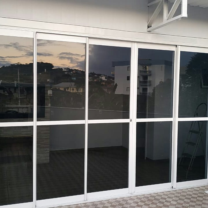 Fechamento de salão de festas em alumínio branco e vidro fumê!
✔ Porta 6 folhas móveis para máxima abertura de vãos.
✔ Janelas 3 folhas móveis com peitoril fixo.
😍😍😍😍😍