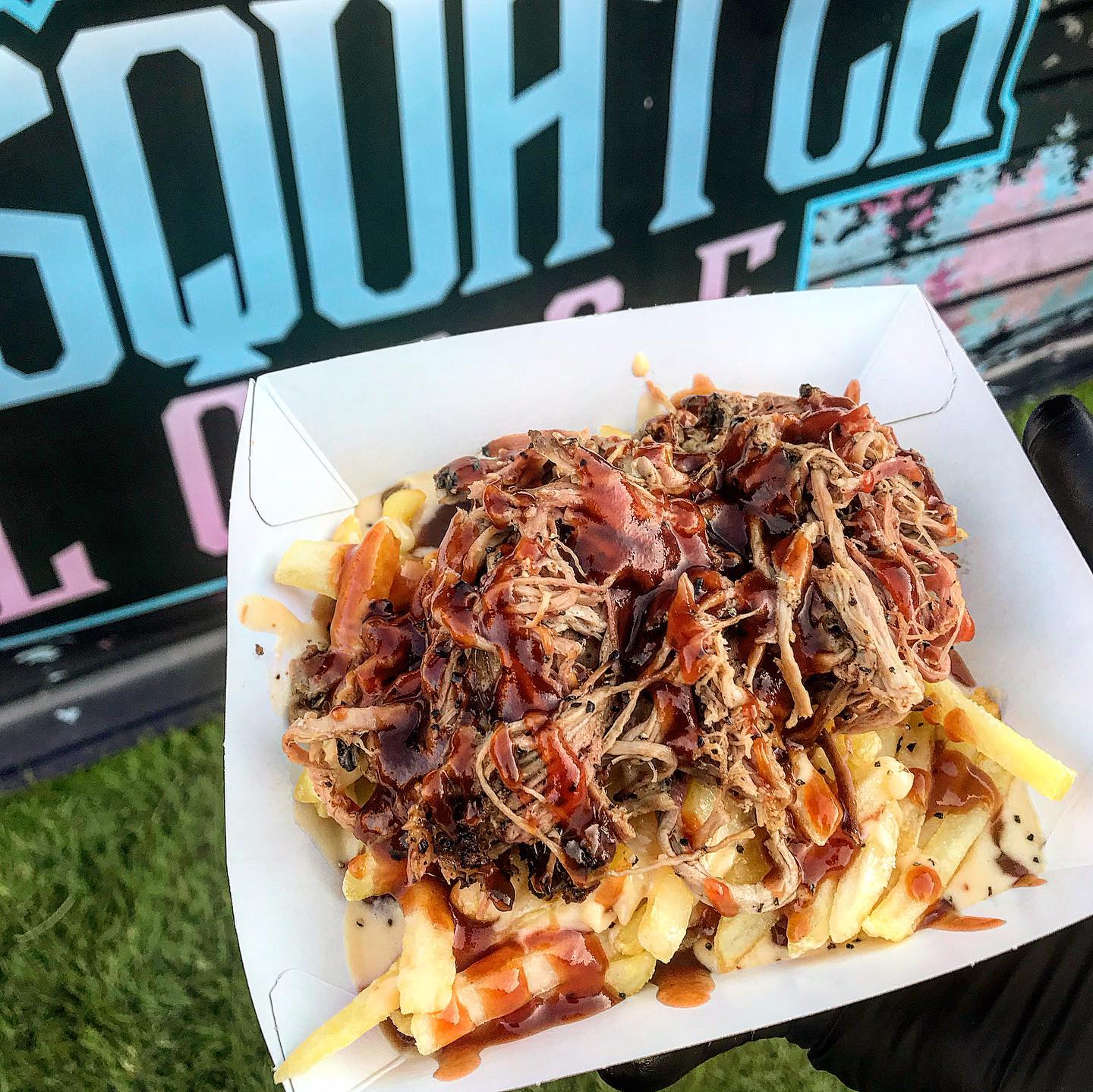 Mucho Love to @selwynmayball for letting us cater the amazing Selwyn Ball in Cambridge the weekend?! 😍👊🏽What a event 1200 folk, and those getting on dem loaded fries with dat 13 hour oak smokey pulled pork & buffalo rich mature cheese sauce!! Absolutely insane! 😁😋🔥 🐷🍟 🌱
.
.
.
#oaksmoked #pulledpork #bbq #smokeybbq #eventplanner #catered #porkbutt #lownslow #texasroadhouse #oakpit #texasstyle #smokefetish #cheesesauce #foodporn #fries #loadedfries #feastagram #catering #bbqsmoker #bbqnation #smokeshow #selwynmayball #cambridge #cambridgeshire