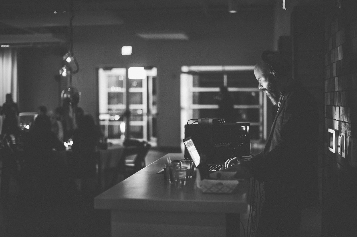 Stripped-down setup at the fantastic Dan Meiners space.🎧 #weddingdj #dj #wedding #djlife #party #eventdj