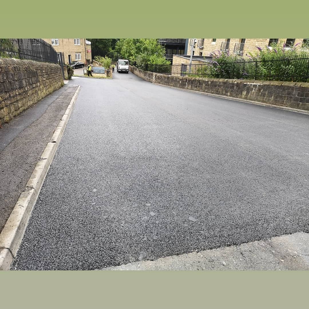 A recent road resurface in SMA
#tarmac #tarmacdriveway