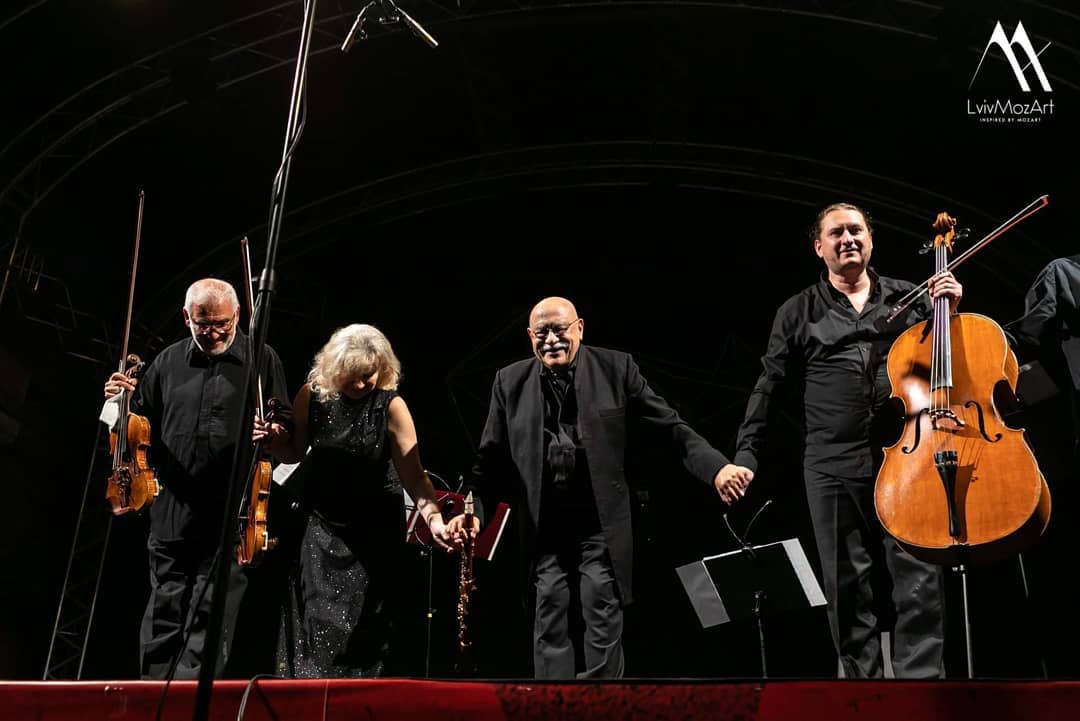 With Gershwin Quartet and the incredible Giora Feidman in the Festival MozAtr in Lviv. Super Concert!!!
.
#lviv #giorafeidman #dmitrijgornowskij #quartet #ukraine #klezmer #festival #olddepot #clarinet #celloplayer #violoncello #historicalmoment #greatdane #memories #libertango