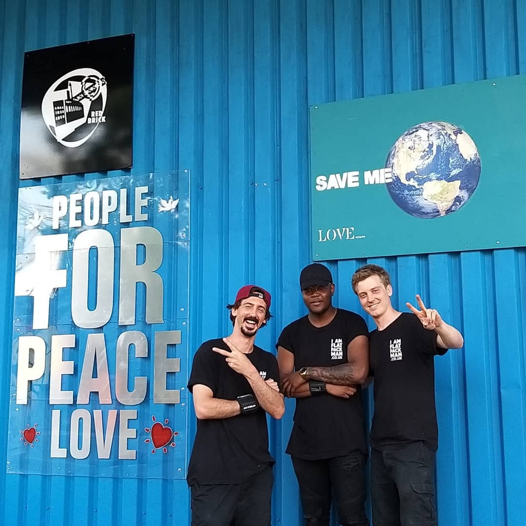 Peace out✌🏼🌍
Awesome job installing artwork down in the Baltic Triangle for @phillrharding.
.
Phill has grand plans for this wall so stay tuned, there will be more art to follow!
.
.
#peopleforpeace #liverpoolart #liverpoolartist #baltictriangle #cainsbreweryvillage #cainsbrewery