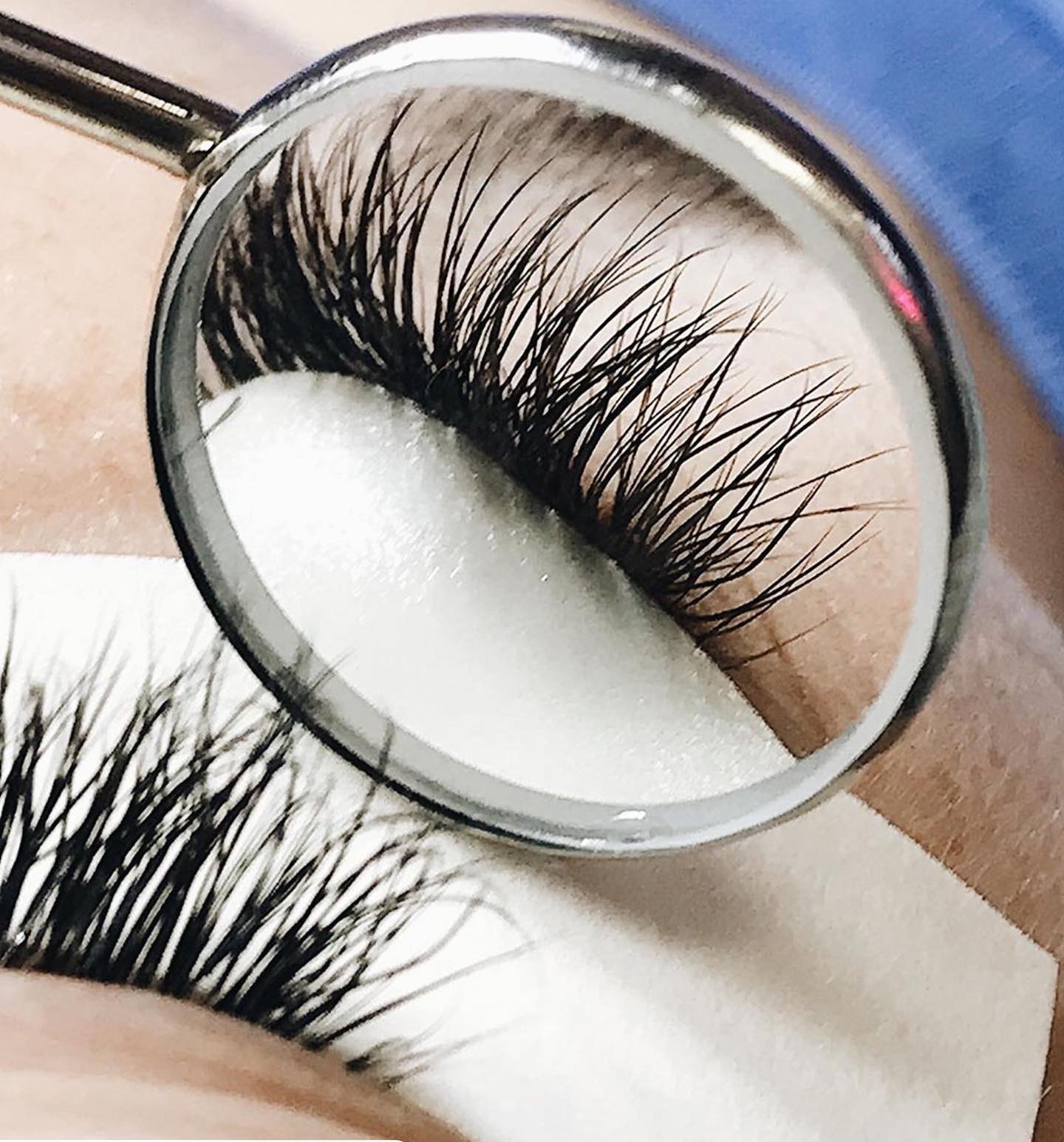 Check out this #Repost of @hailey.cassine putting in work on this beautiful Saturday! โข
โข
โข
Wispy hybrid mirror view, I use this little mirror when Iโm working to check my work as I go :)
โข
โข
โข
#sandiegolashes #blushlashbar #sdlashes #northpark #northparklashes #chulavistalashes #bonitalashes #coronadolashes #goldenhilllashes