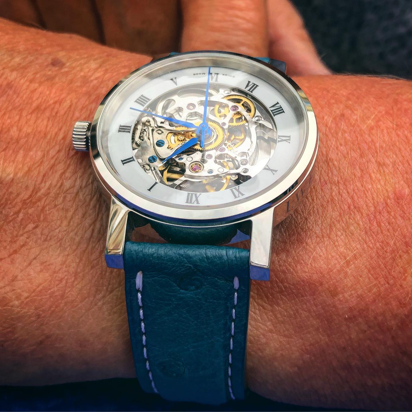 Le bleu cendre c’est ma couleur .
.
.
.
.
.
.
.
#iwi
#iwiparis
#montre
#watch
#watchoftheweek
#swissmade
#madeinparis
#montresquelette
#horlogerie
#luxe
#watchoftheday
#style
#love
#paris
#time
#mecanicalwatch
#bracelet
#picoftheday
#mouvement
#eta
#montrefemme
#montrehomme
#accessories
#mode
#watchlover
#luxurywatches
#watchphotography
#watchmaker
@iwiparis
Merci @scarlett.bracelet