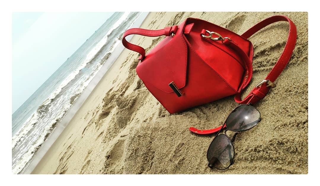 #fashionblogger #tasbatam #fashionbag #fashionbags #louisvuitton #baglovers #stylish #shoulderbags #leatherbag #designerbags #slingbag #beach #beachlovers