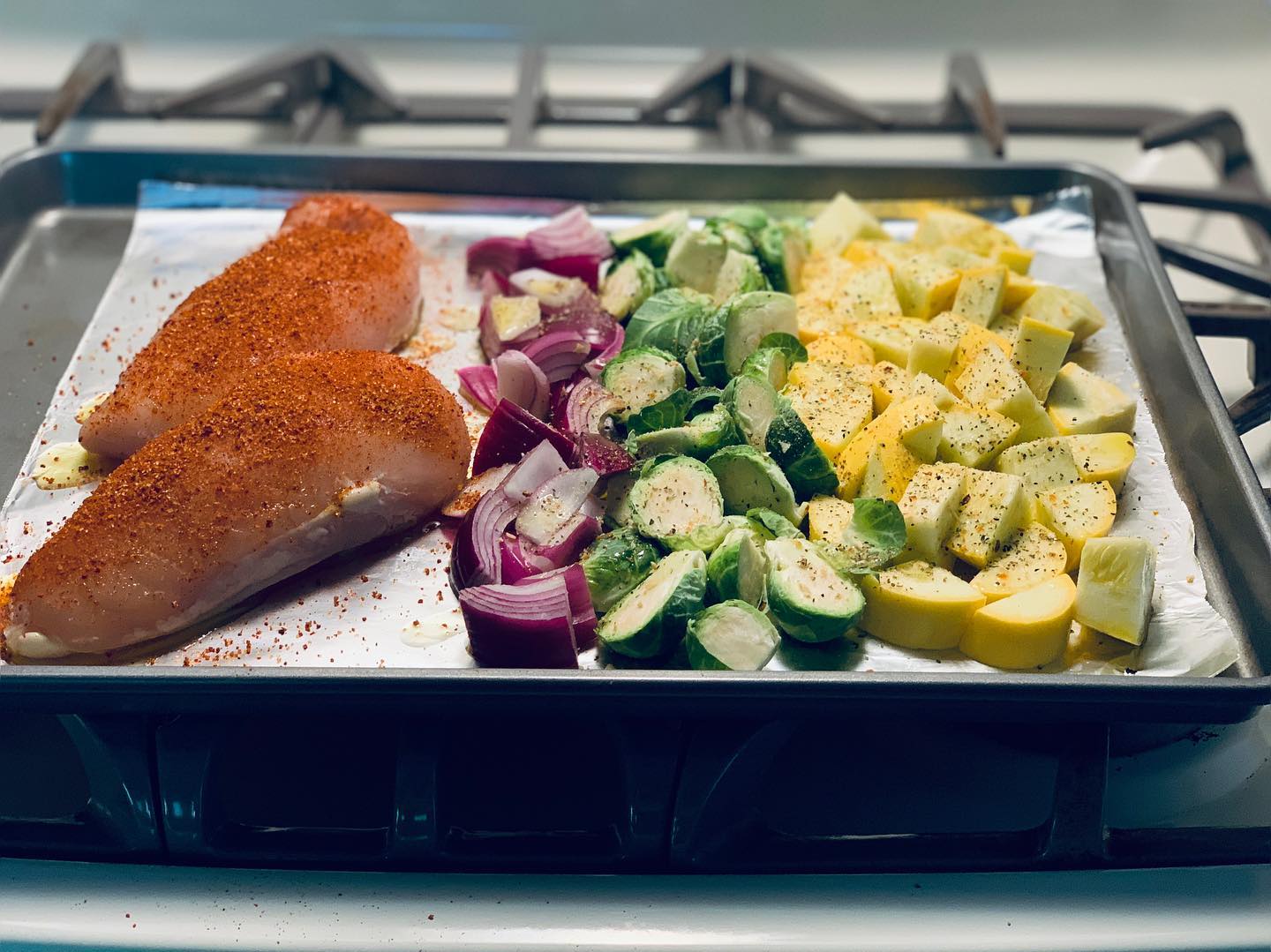 Anyone else LOATHE dishes, especially on a weekend? Sheet pan meals make for the easiest cleanup. ๐