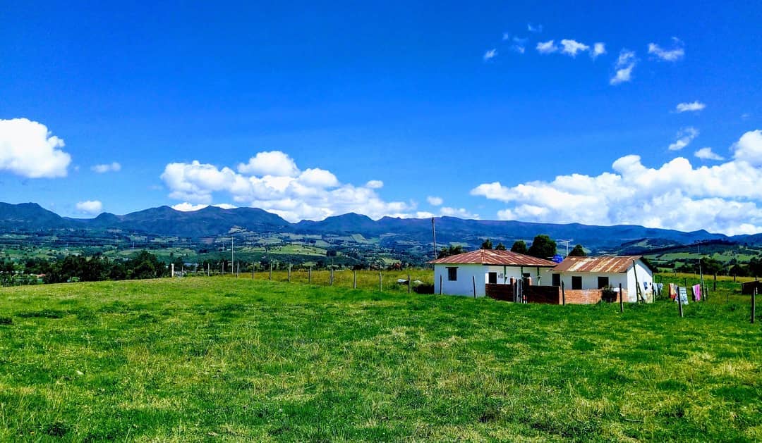 This is what the #altiplano ( #highplateau )looks like in the center of #Colombia . Just above the #andesmountains
Come and explore this amazing place , we offer different #cyclingtours that showcase some of the parts of Colombia #Andes
#cyclingviews #cyclingparadise #outdoors #cyclingtour #biketravel #cyclingtours #bicycletouring #bicycletrip