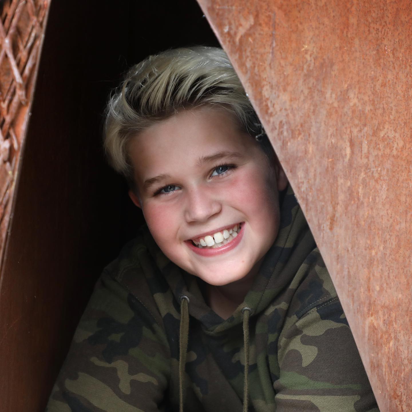 I’ve lost count how long I have had the honour of capturing this family. The toddlers are now teens ❤️
#yyceastvillage #funphotos #familyphotographer #yycphotographer #yycfamilyphotographer #yycteens #calgarymoms #wahm