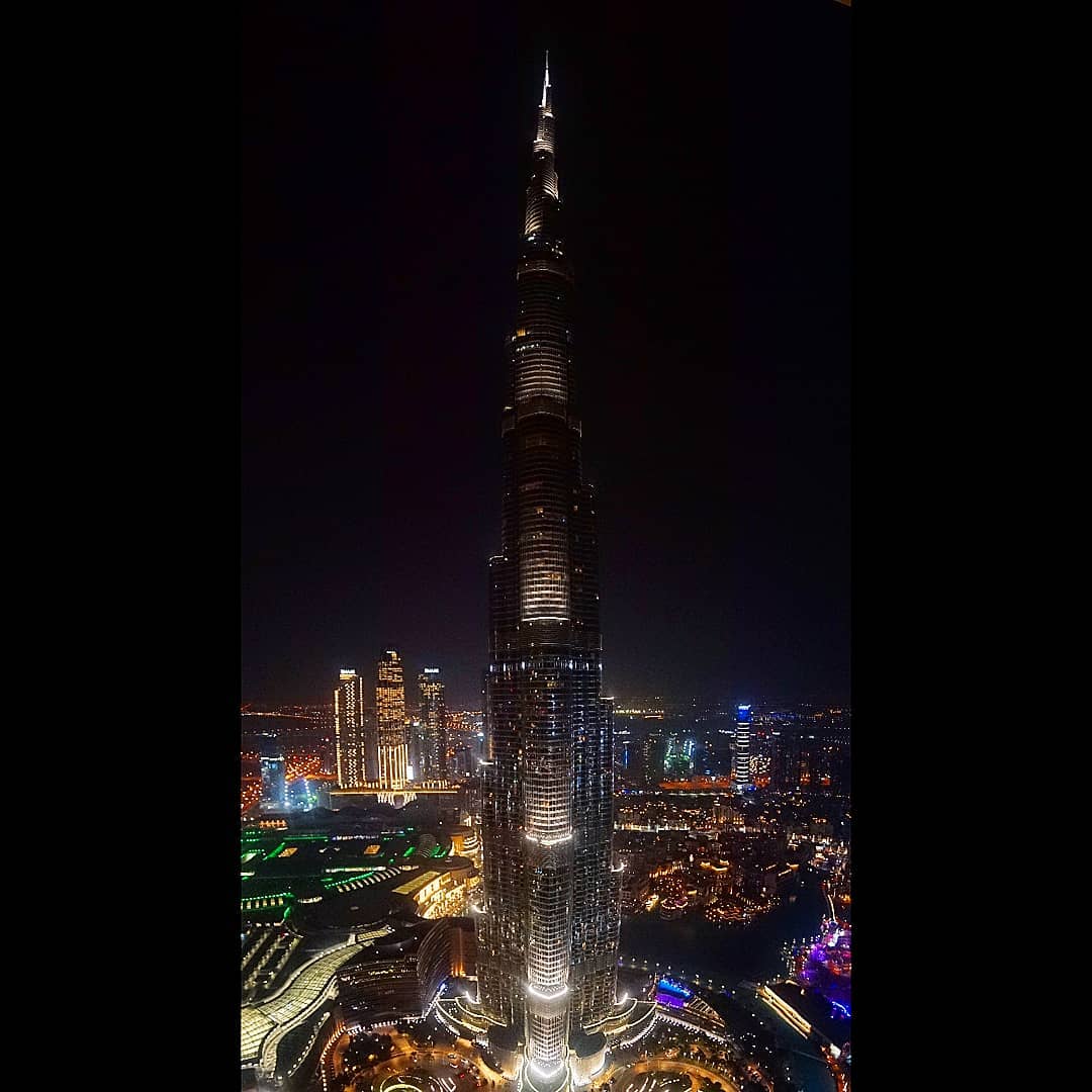 Great view from room #dubai #tallestbuildingintheworld #UAE #middleeast #vacation #explore #exploring #views #skyline #night #burjkhalifa #building