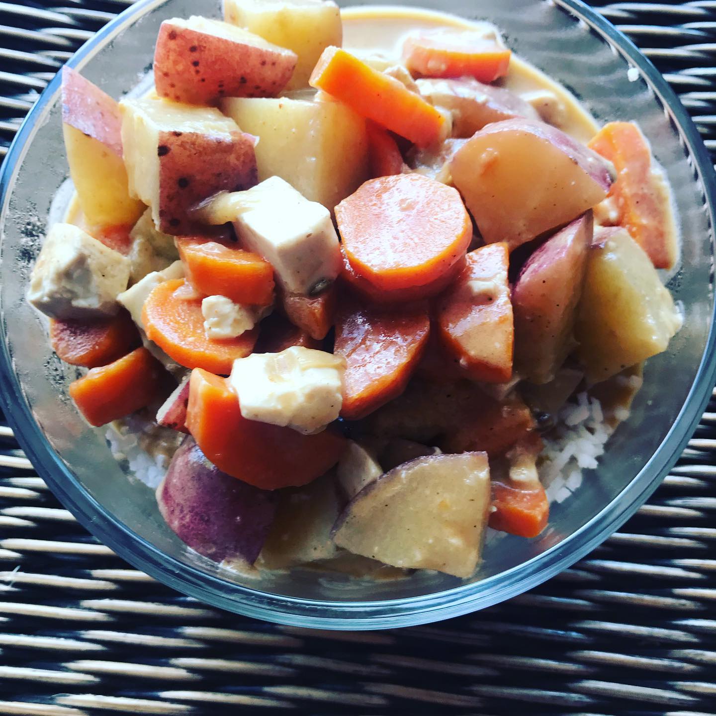 🍛C U R R Y🍛
Packed full of root veggies, tofu, and peanut butter, this curry is the perfect food for grounding as well as warming the body during the fall season. 🥔🥕🥜 -
I’ve made this recipe as exactly written on @minimalistbaker (she’s amazing!!) and I’ve also made it with less ingredients, subbing and swapping things out with whatever I have on hand. I’ve served it over rice and over quinoa. This is a pretty forgiving recipe that I love to come back to time and time again.
-
Check out the original recipe at minimalistbaker.com and click on the Easy 1-Pot Massaman Curry.
-
Enjoy! 🙏🏼
-
#grounding #rootchakra #muladharachakra #groundingfoods #curry #rootveggies #protein #connectiontoearth #fallseason #autumnfoods #warmingfoods #minimalistbaker #recipes #favoriterecipes