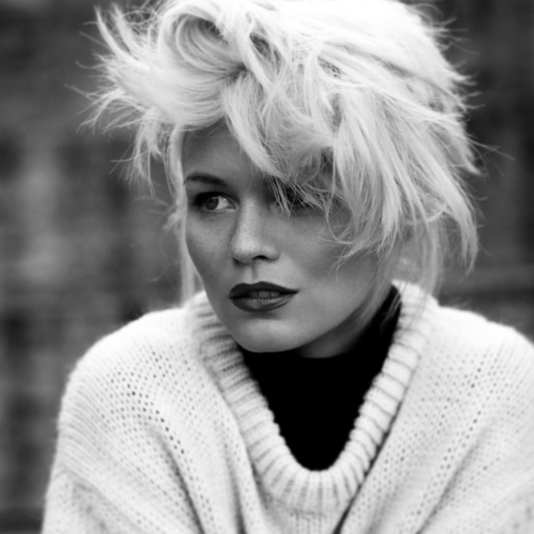 Beautiful Louisa @louiblog .
.
#portrait #model #shooting #blackandwhite