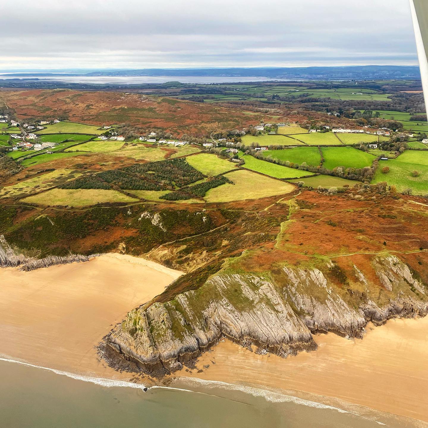 Tor Bay today in this morningโs sunshineโ๏ธ๐
Get your loved one a gift flight for Christmas from ยฃ59 at www.gowerflightcentre.co.uk
