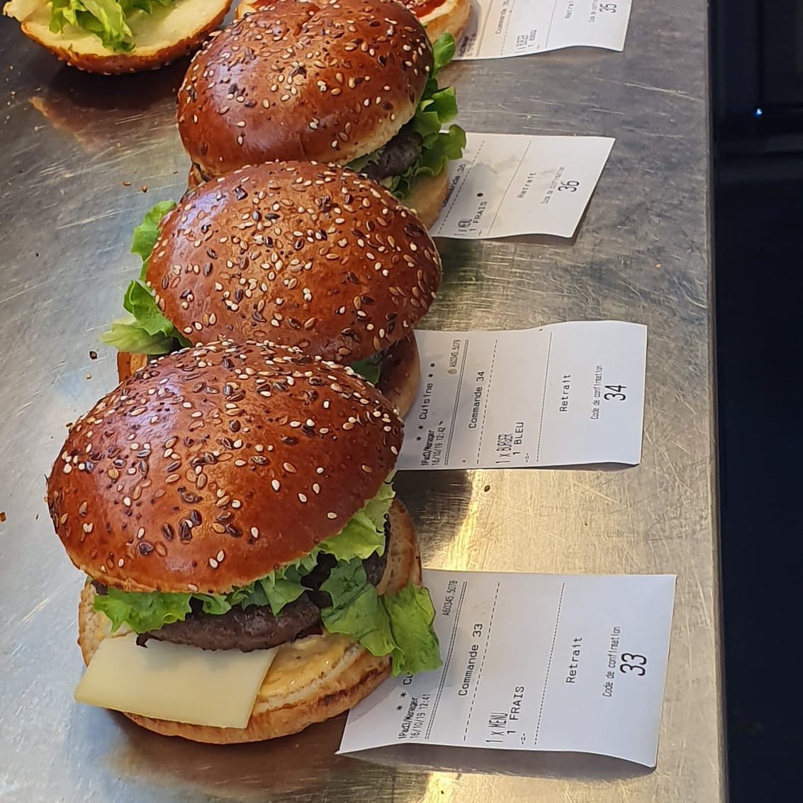 A l’EPFL à partir de 11:30 🍔🤗 #foodtruckburger #foliesburgersswiss #epfl #whattodoinlausanne #lausanneatable