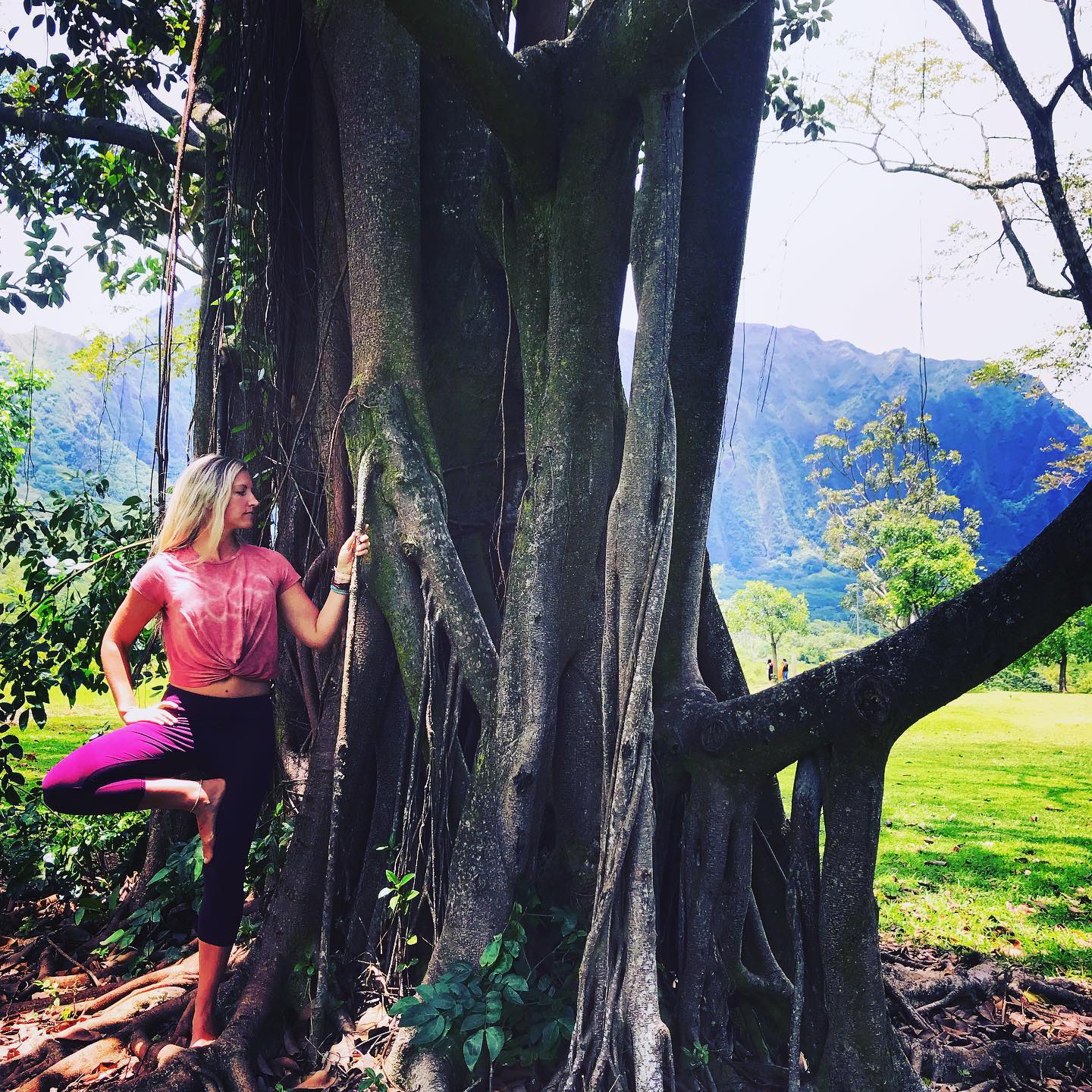 🦶🏼B A R E F O O T🦶🏼 “Walking barefoot is like being radiated with the heartbeat of the ground with every step you take.” (A Wondering Dawn)
-
When was the last time you walked barefoot? On the grass? The beach? The sidewalk? The forest?
-
For me, being barefoot is the ultimate connection to Mother Nature. It helps bring me check in and come back to the present, absorbing all of Earth’s sweet energy.🌎✨
-
Did you know walking barefoot can decrease emotional upset and anxiety? It is THE way to ground down. To connect to nature. -
#grounding #rootchakra #muladharachakra #grounding #groundingexercises #barefoot #barefootinnature #walkingbarefoot #nature #mothernature #connection #earth #earthing #earthenergy #presentmoment #yogaeveryday #yogaoutside #yogahawaii #oahuhawaii #luckywelivehi