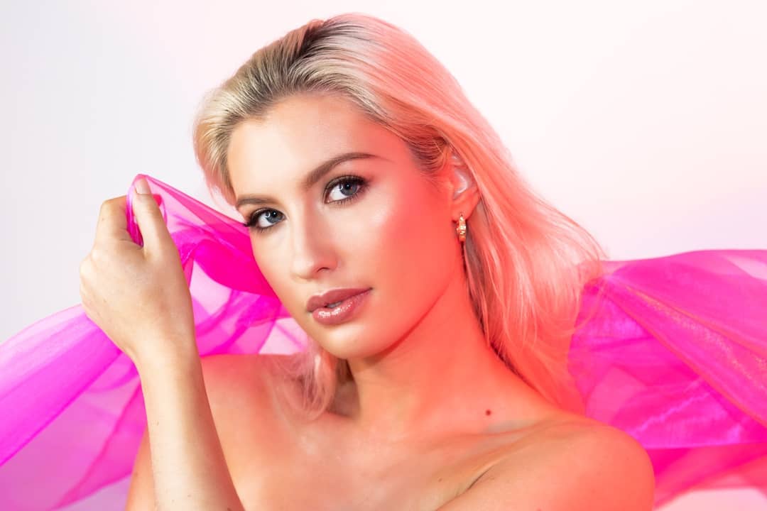 absolutely in love with these photos of the gorgeous @bobohareide
MUA: @teresa.makeup
Set Assistant: @sonia.xxo
Photog: @cocoshawvisuals
Studio: @renaissance_studios_