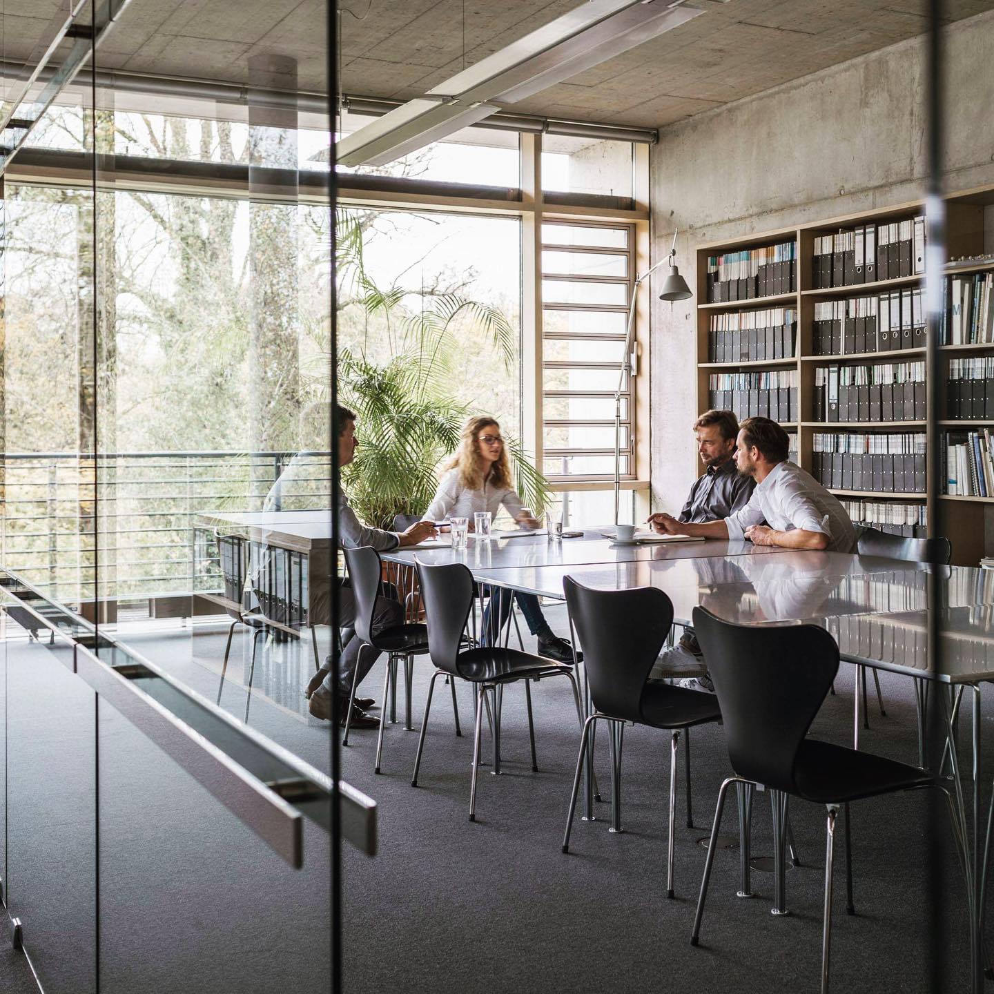 Shooting in München/Architekturbüro SchmidtSchicketanz.
Tolle Leute, superschönes Büro und perfektes Licht ♥️
.
.
.
.
.
#corporatephotographer #business #businessphotography #corporate #office #campaign #instagood #onlocation #onlocationphotography #photoshooting #canonphotography #piasimon #architecture #architekturbüro