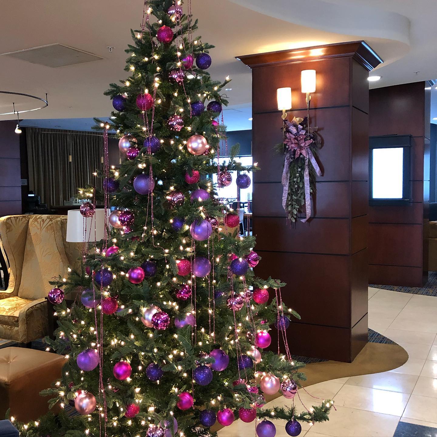 It may be cold and blustery outside but things are cozy and festive inside! Holiday decorations are up!
#holidaydecorations #festive #somuchsparkle