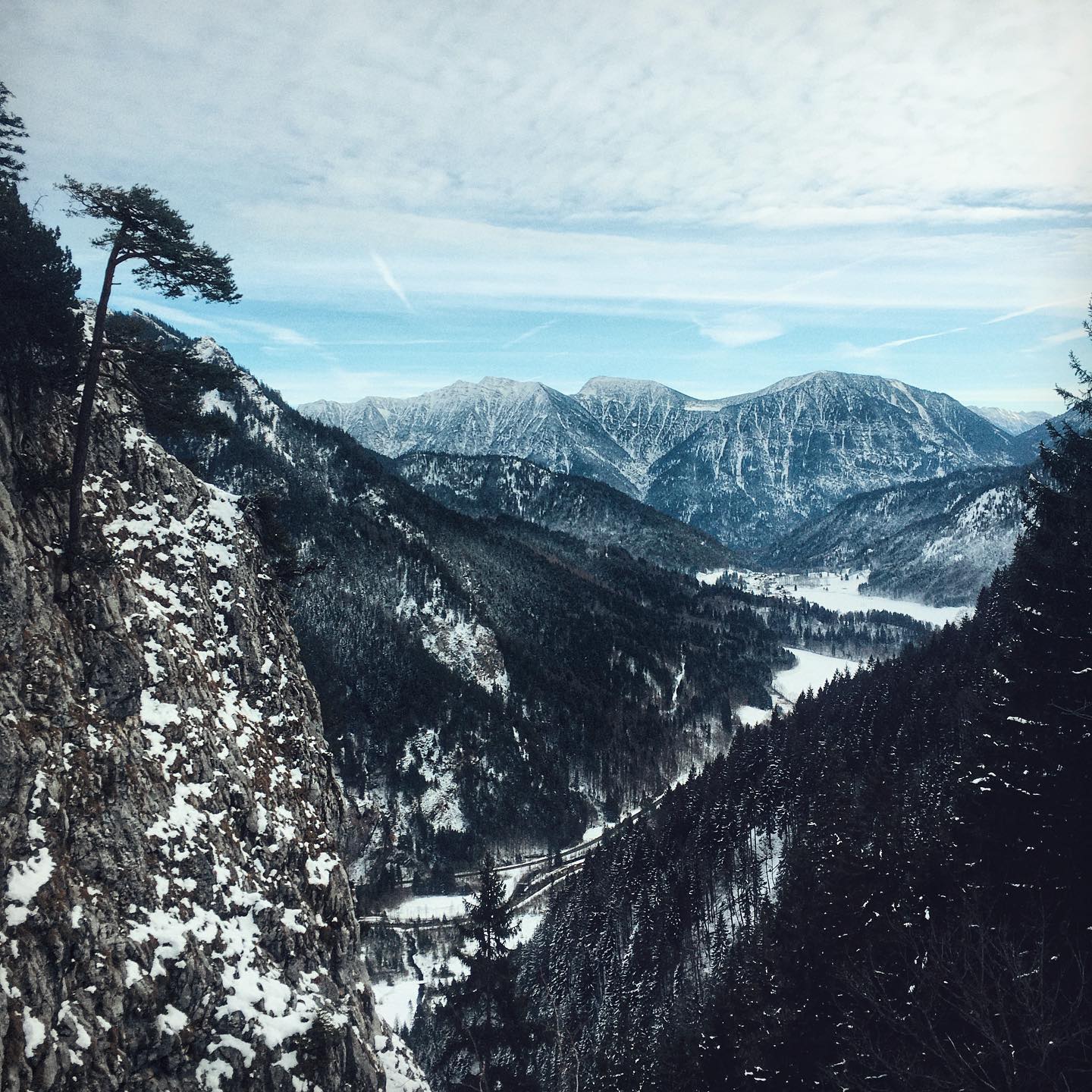 Mittwochsherzensausflug. Musste kurz sein.
.
.
.
.
.
#alps #kofen #oberammergau #wanderlust #lovethealps #wandernohnegepäck #lovenaturesbeauty #mittwochsausflug #fernsicht #fernweh