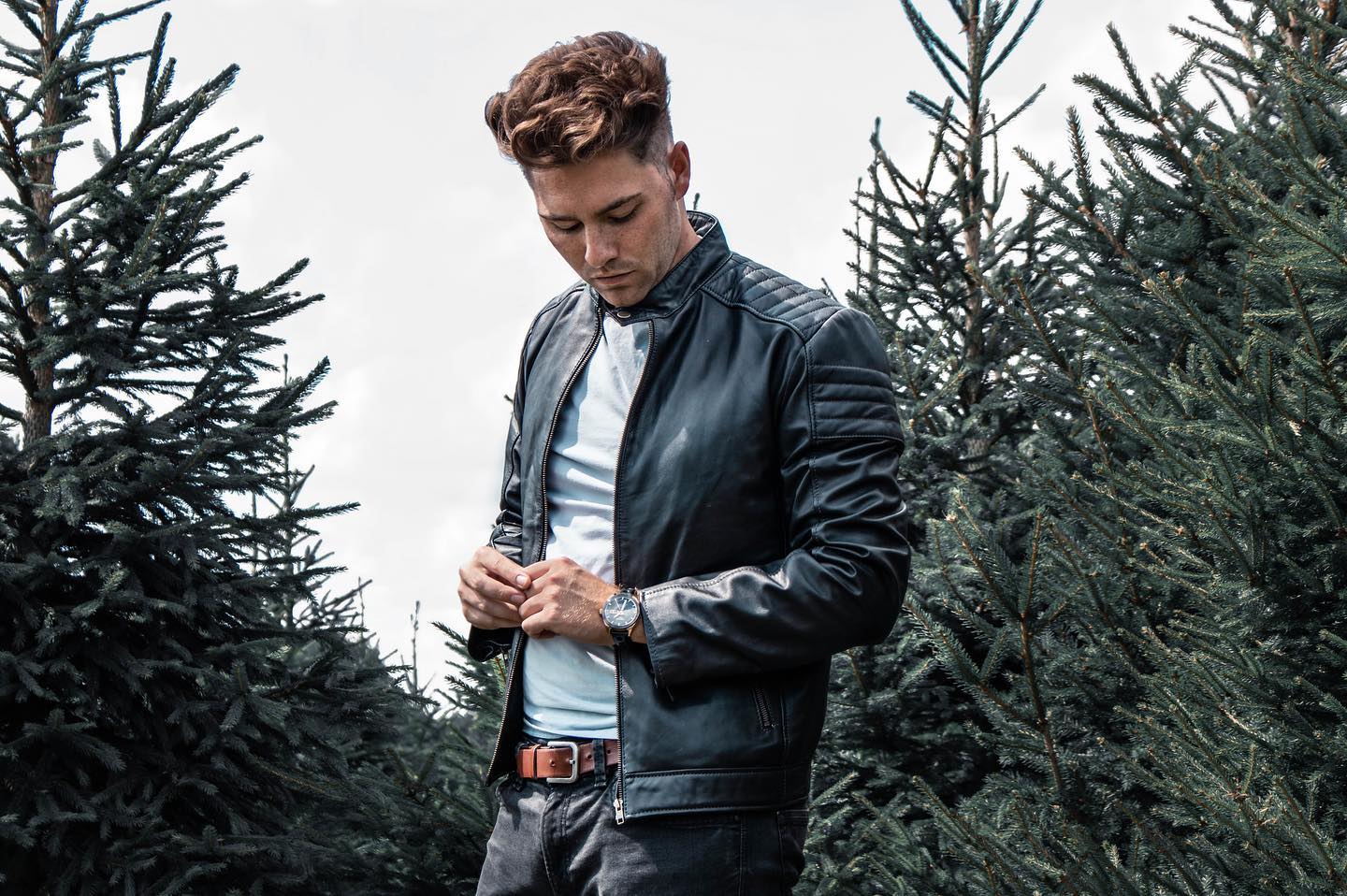 And this IS, I’m afraid, the amount of eye contact you’ll receive when you pencil me for a wedge of a job which clashes with my easyjet trip to the continent. CAN’T DO THEM BOTH! CanNOT do them both. #ilovefreelancelife #itsalljustsoflexible #hahahahahaha #couldntdoaninetofive #couldntimaginemakingplansaweekinadvance #ijustlovemeetingnewpeople #especiallywhenimlookingforwardtomeetoldpeople #everydaysaholiday #ajobadaykeepstheplanesaway #runaway #terminal #fightpath #grr 📸+🧥by @mahileather