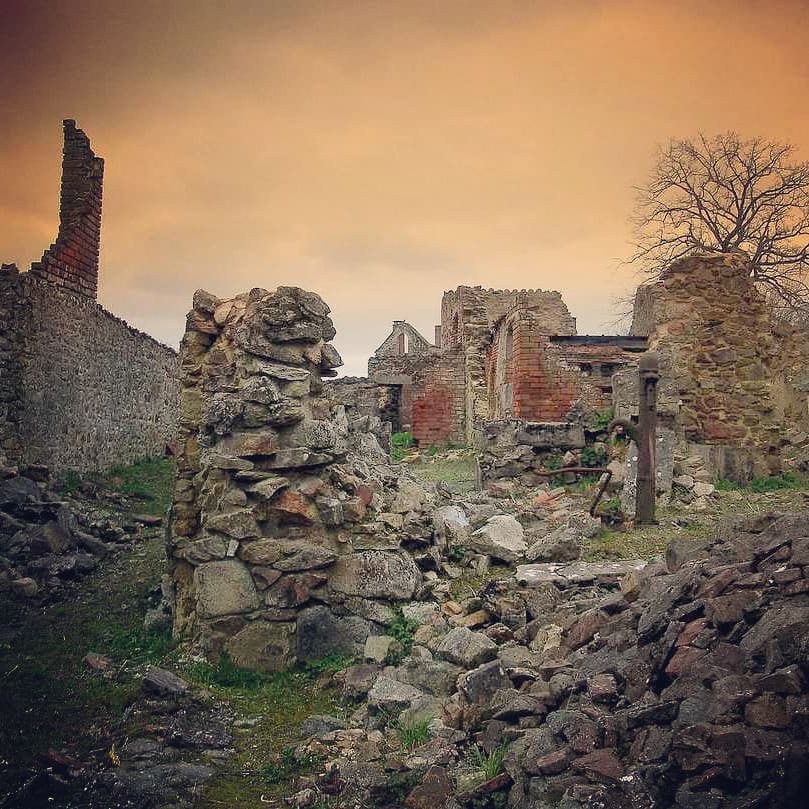 #Tussenstop tijdens de derde etappe #RouteJuliette ... https://www.etappecyclingtours.com/post/tussenstop-bloedbad-van-oradour-sur-glane
https://www.fietssport.nl/details/toertocht/49855