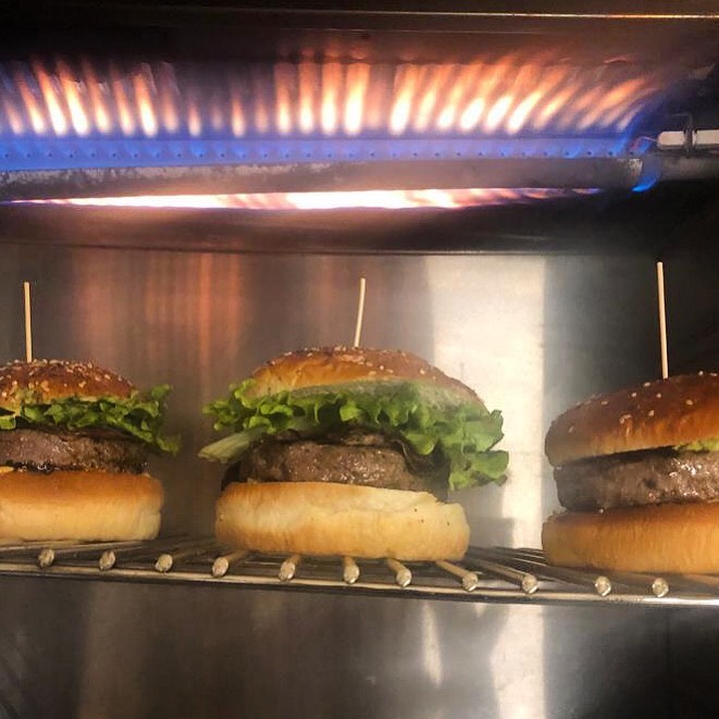 Le burger du mois arrive bientôt 😛
Et demain on se voit à @cellier_provino 😀
#foliesburger #swiss #swissfood #swissmade #instaburger #instafood #leburgerdumois #healthyfood #burger