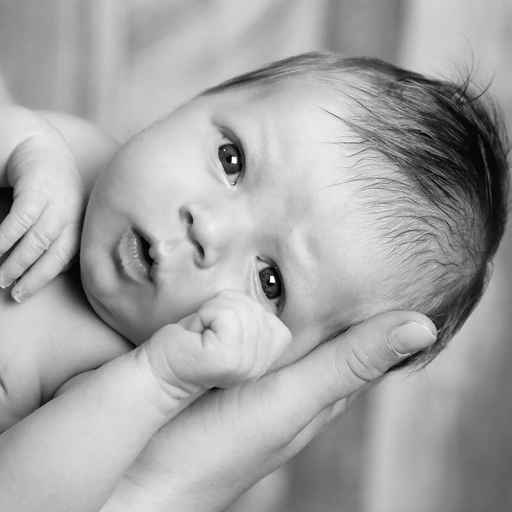Such a sweet expression. I love capturing babies first photos!
#babyphotos #calgarybabyphotographer #littlelaughs #newbornphotography #yycmomstobe #calgaryphotographer