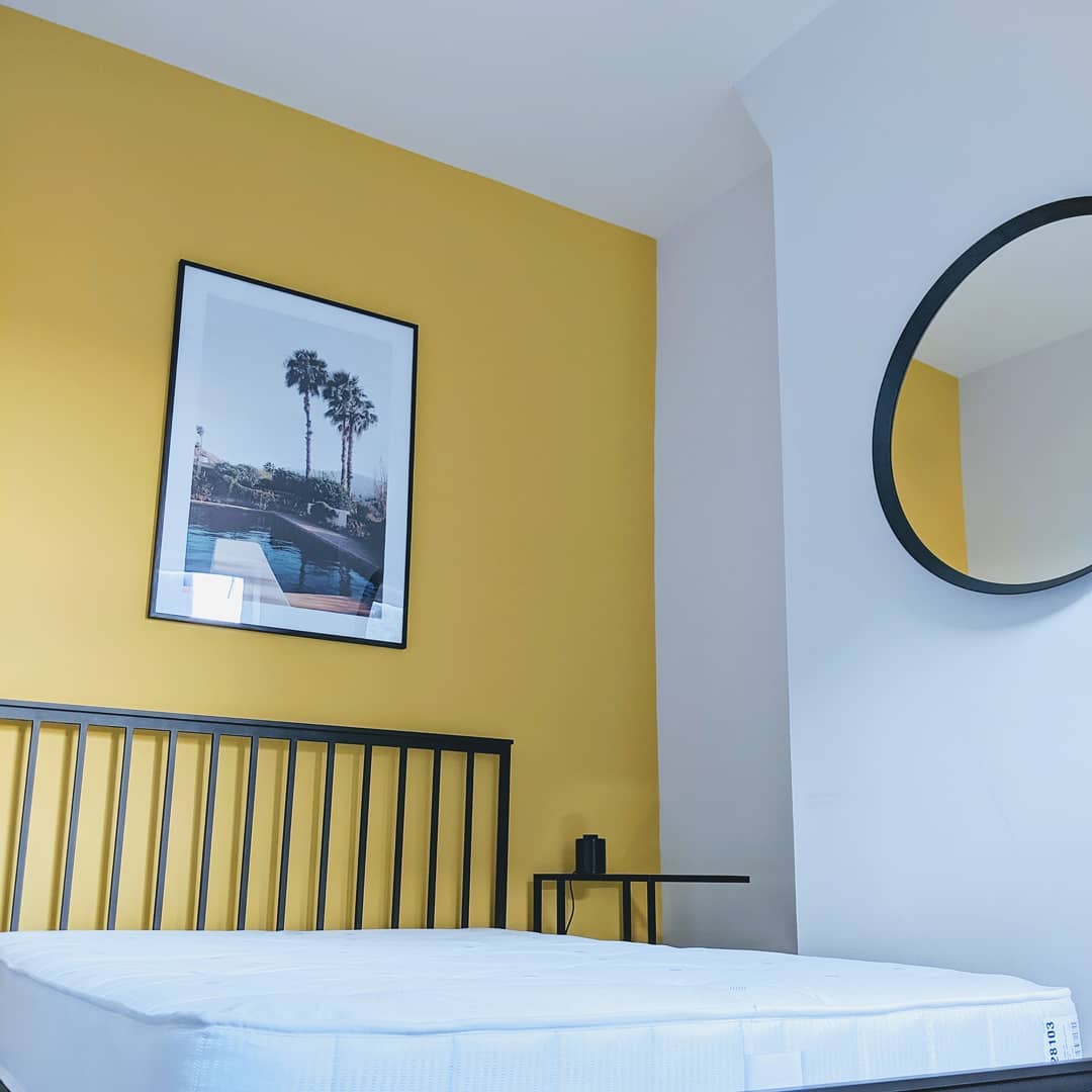 New Airbnb near Anfield fully kitted out.
Industrial style bed, 'Franklin' by John Lewis.
Awesome bold yellow feature wall 🌞
.
Need a picture or mirror hanging service?
We have the fixings to suit your walls.
.
.
.
#airbnbhost #airbnbliverpool #handymanliverpool #liverpoolinvestors #ikeawarrington #johnlewisfurniture
