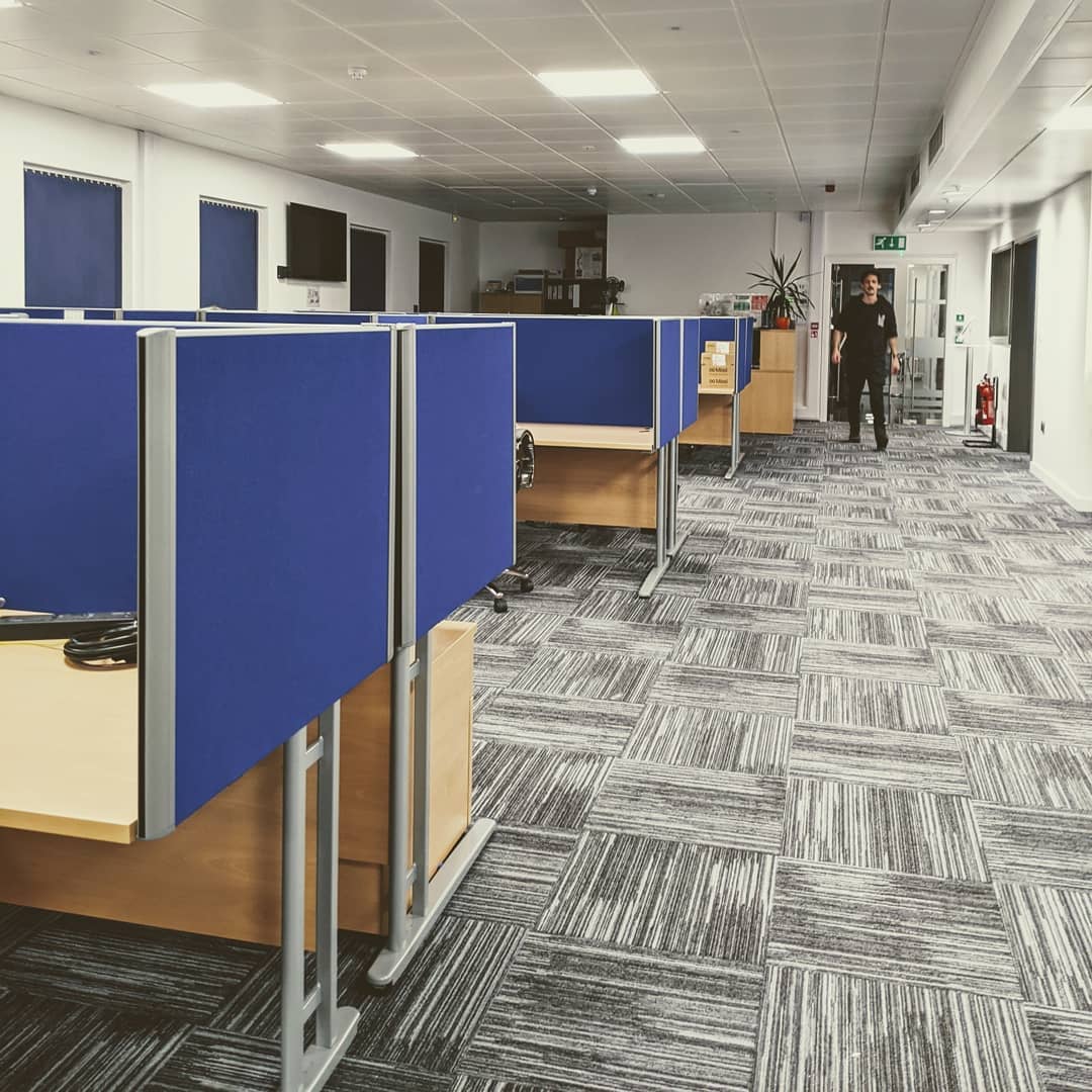 We don't just do residential jobs, need your office kitting out? Look no further, leave it to the professionals!
.
20 desks complete with dividers installed for the 'Redisdential Landlord Association' head office in Manchester
.
.
.
#landlordservices
#liverpoollandlords #officedesign #hmolandlords #commerciallandlord #commercialinvestor
