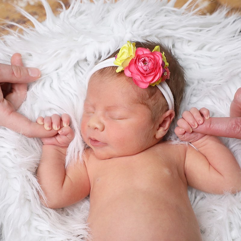 Excited that my studio is getting a redesign soon! I have so many cute props and backgrounds for all ages, it will be nice to have it all organized. Loving this sweet little baby! Holding onto mom and dad ❤️ #yycbaby #yycbabyphotographer #calgarymoms #calgaryphotostudio #babyphotos #yyctoday #calgarylife