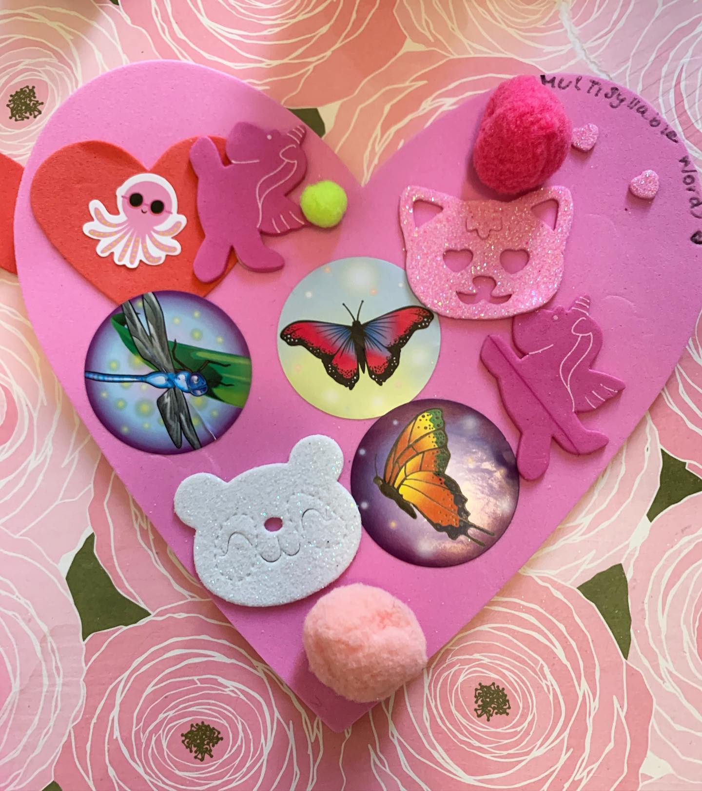 Simple crafts makes therapy sessions so much more interesting! Here my client is working hard on producing multisyllable words including unicorn, butterfly, octopus, dragonfly, and panda bear.  Time flies when you’re having fun! 💝