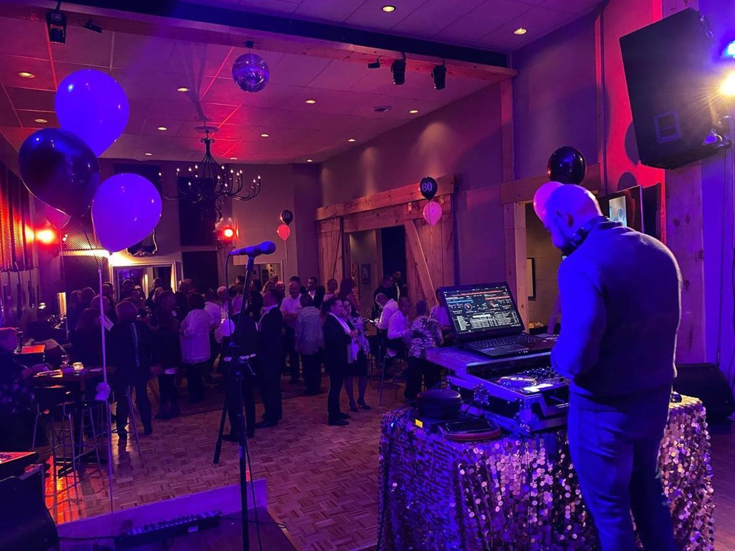 If you want a private venue with an industrial, barn, dance club vibe then look no further. Full PA system, lighting, cocktail tables, couch seating, stage, bar, catering service, and room for dancing! .
.
We can accommodate up to 100 people for cocktail style event. See ya soon!
.
.
@btownsound
#weddingvenues #partyvenues #partyvenue #btownsound #cadencemagazine #burlingtonontario #hamont #oakvilleontario #miltonontario #burlingtonvenue #musicvenue #torontovenue #birthdaypartyvenue #burlingtonbirthdayparty #partylikeapopstar #danceparty
