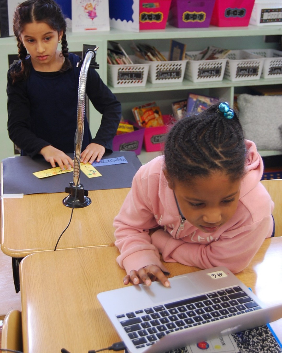 Our students are creating New York City landmarks using #stopmotionanimation!
2nd Grade students in Ps 212 Lady Deborah Moody, worked with Puppetry in Practice's Director of Education Jason Leinwand to learn about New York City landmarks and create stop-motion-animation using laptops and software.
#puppetryinpractice #stopmotionanimation #studentarts #artsinschools #socialstudies #nycschools #nycdoe
For more information visit www.PuppetryInPractice.org