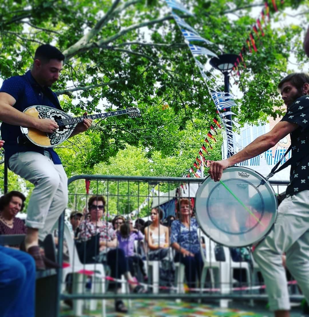 Music connects us all no matter the height difference 😜
Thanks for having us @canberragreekglendi
And a big welcome to the stage @theoleomeo
#canberramusic #canberragreek #canberragreekglendi #bouzoukiplayer #bouzouki #greekmusiclive #greekmusic #daouli #drum #percussion