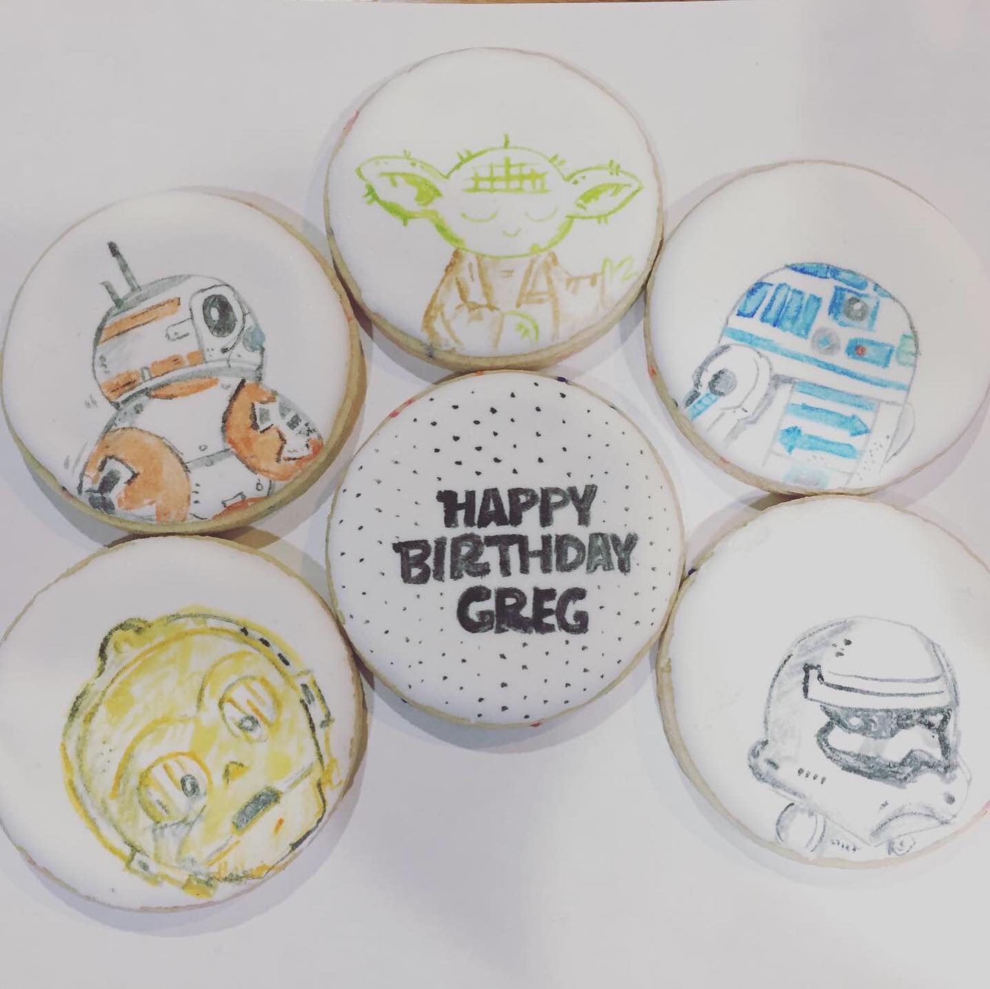 Custom birthday cookies #starwars #r2d2 #bb8 #stormtrooper #yoda #c3po #birthday #royalicingcookies #cookiegram #cookiedecorating #cookiesofinstagram #handpainted #wiltongelcolors