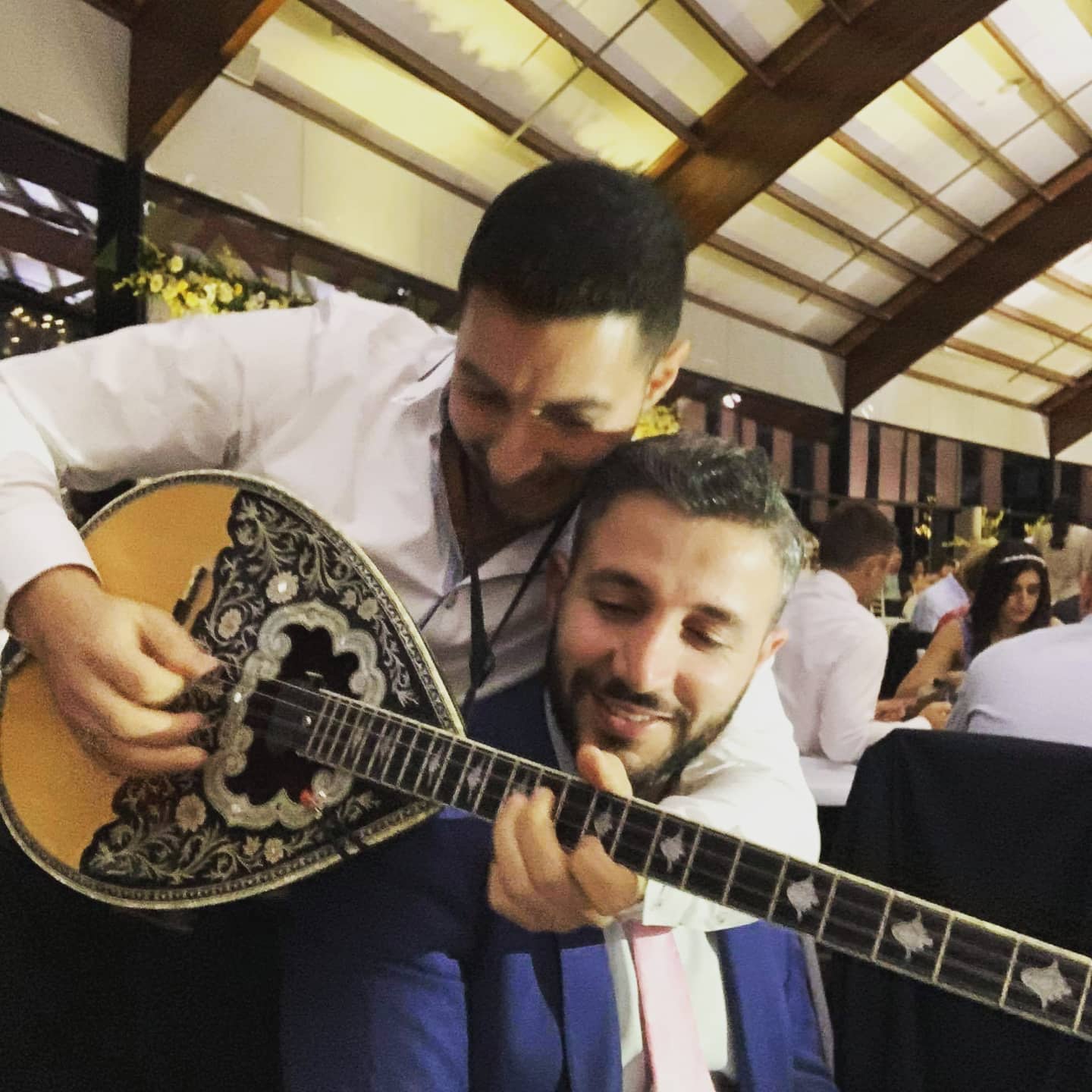 Getting close and personal!
Who doesnt love hugs? 🎵🎵🎵 #bouzoukiplayer #bouzoukia #bouzouki #bouzoukialive #greek #greeksofcanberra #asamiotiandakarpo #greekwedding #floorshow #music