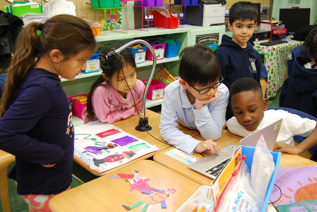 Rides, hotdogs and Polar Bears - Oh My!
Our students explore the historic and fantastic Coney Island!
2nd grade students in Ps 212 Lady Deborah Moody in Brooklyn, NY worked with Puppetry in Practice artists to create this #stopmotionanimation based on a study of famous NYC Landmarks.
http://ow.ly/41HP50yuweb
#nyclandmarks #coneyisland #stopmotionanimation #ps212brooklyn #nycschools #artsinschool #steam #nycdoe