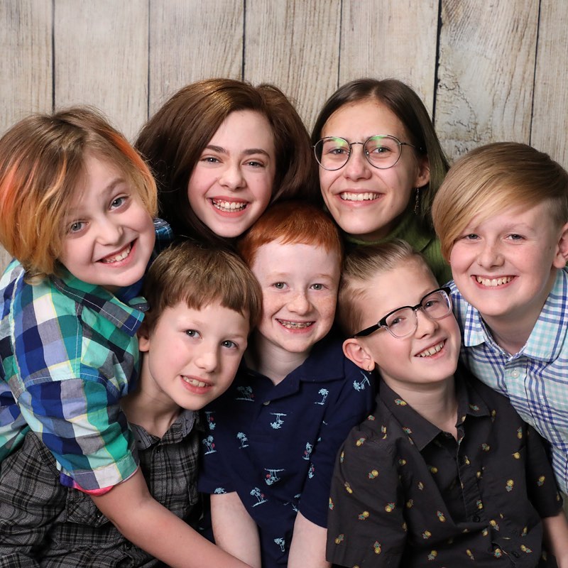 Loving the cousin group shots! I have taken photos of these kiddos since they were all babies! I love seeing all their personalities shine as they get older❤️
#cousinlove💕 #yycphotos #yycfamilyphotographer #littlelaughs #capturingmemories